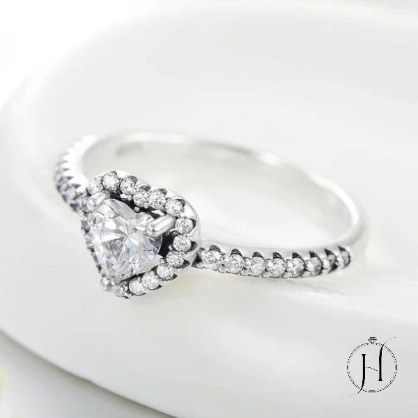 The Glistening Heart Ring
